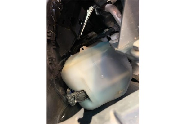 Recambio de deposito limpiaparabrisas para peugeot 207 1.4 referencia OEM IAM 6431F3  