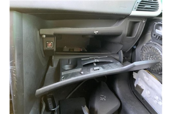Recambio de guantera salpicadero para peugeot 207 1.4 referencia OEM IAM 8218WG 8218RP 
