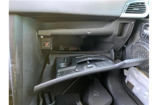 Recambio de guantera salpicadero para peugeot 207 1.4 referencia OEM IAM 8218WG 8218RP 