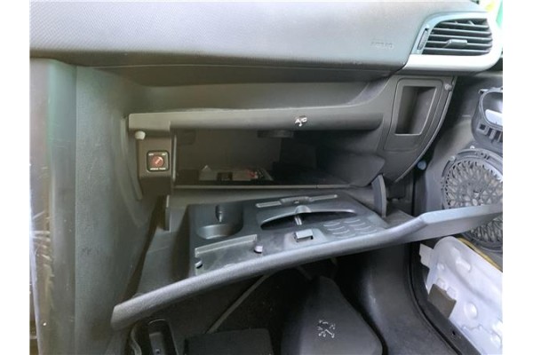 Recambio de guantera salpicadero para peugeot 207 1.4 referencia OEM IAM 8218WG 8218RP 