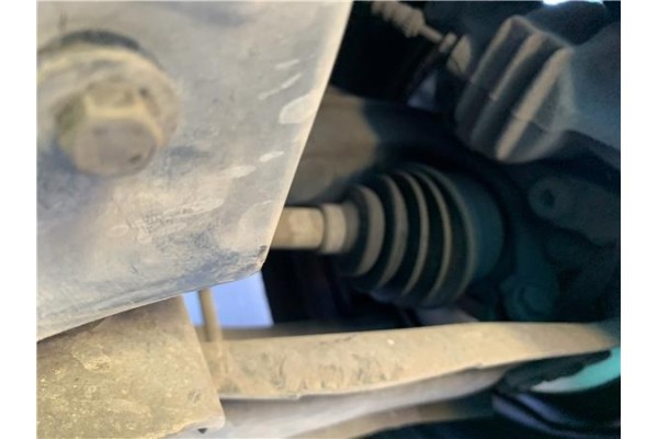 Recambio de palier delantero izquierdo para peugeot 207 1.4 referencia OEM IAM 3272KW  