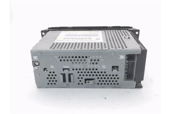 Recambio de autoradio para jeep cherokee (kj) 2.5 crd básico referencia OEM IAM MU9CY24G 17719D 