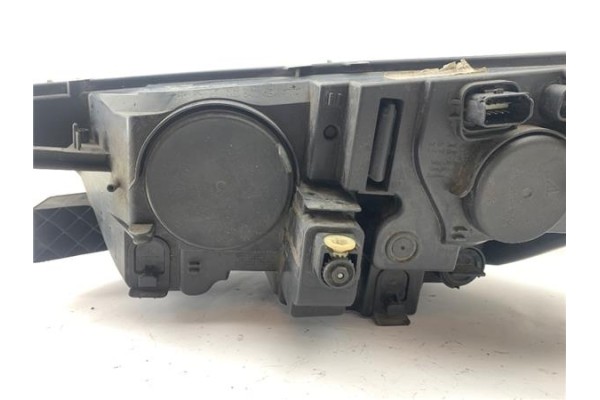 Recambio de faro delantero dcho para citroen c4 berlina 1.6 attraction referencia OEM IAM 9687304480C0 03C11T1 