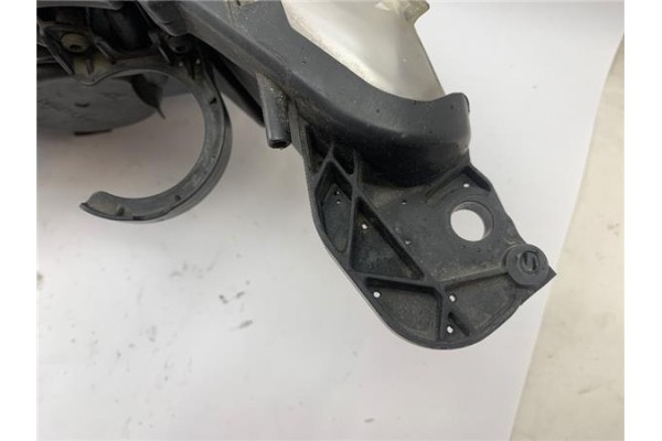 Recambio de faro delantero dcho para citroen c4 berlina 1.6 attraction referencia OEM IAM 9687304480C0 03C11T1 