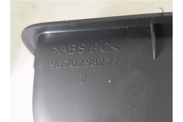 Recambio de mando elevalunas trasero derecho para citroen c4 berlina 1.6 attraction referencia OEM IAM 9670298277 96657926XT 