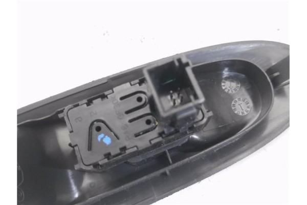 Recambio de mando elevalunas trasero derecho para citroen c4 berlina 1.6 attraction referencia OEM IAM 9670298277 96657926XT 