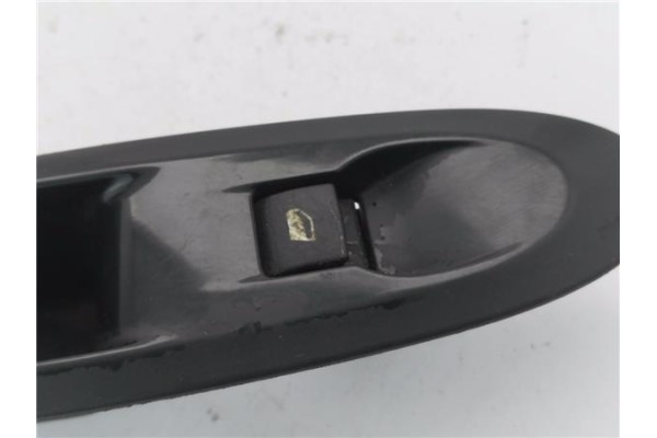 Recambio de mando elevalunas trasero izquierdo para citroen c4 berlina 1.6 attraction referencia OEM IAM 9670298277 96657926XT 