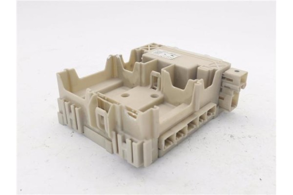 Recambio de caja fusibles/rele para citroen c1 1.0 city edition referencia OEM IAM 827300H030A  