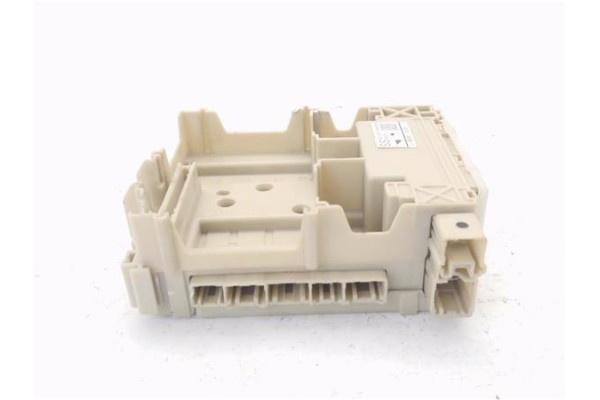Recambio de caja fusibles/rele para citroen c1 1.0 city edition referencia OEM IAM 827300H030A  