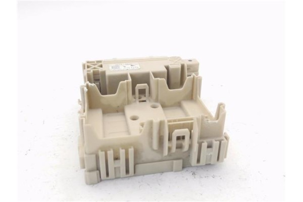 Recambio de caja fusibles/rele para citroen c1 1.0 city edition referencia OEM IAM 827300H030A  