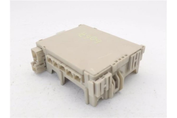 Recambio de caja fusibles/rele para citroen c1 1.0 city edition referencia OEM IAM 827300H030A  