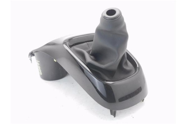 Recambio de embellecedor palanca cambio para citroen c1 1.0 city edition referencia OEM IAM 588040H020  