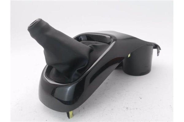 Recambio de embellecedor palanca cambio para citroen c1 1.0 city edition referencia OEM IAM 588040H020  