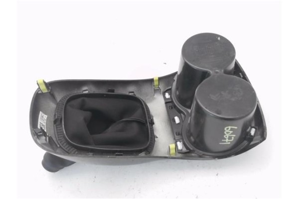 Recambio de embellecedor palanca cambio para citroen c1 1.0 city edition referencia OEM IAM 588040H020  