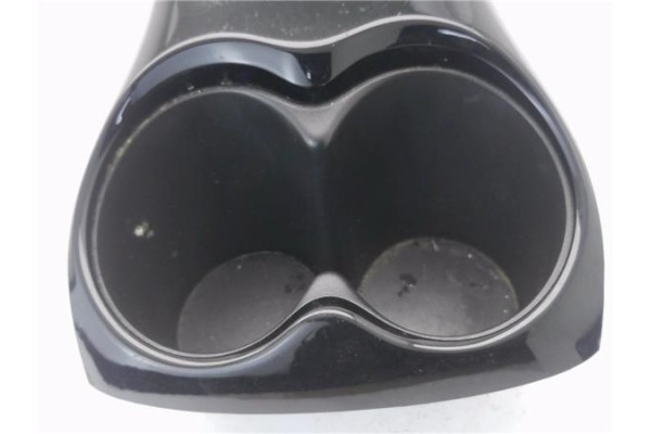 Recambio de embellecedor palanca cambio para citroen c1 1.0 city edition referencia OEM IAM 588040H020  