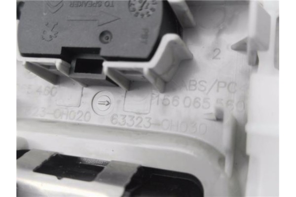 Recambio de luz delantero central techo para citroen c1 1.0 city edition referencia OEM IAM 633230H020  