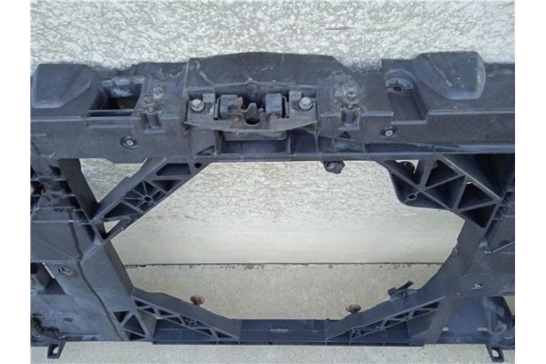Recambio de frente delantero para renault megane iii sport tourer 1.5 dynamique referencia OEM IAM 752100004R  