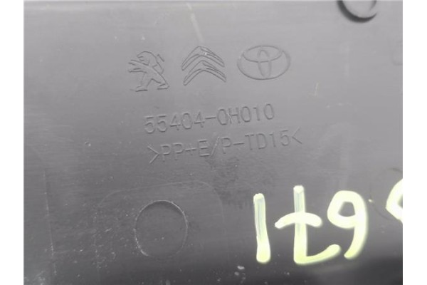 Recambio de rejilla entrada de aire para citroen c1 1.0 city edition referencia OEM IAM 554040H010 1389214X 