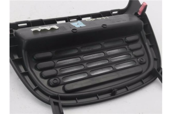 Recambio de rejilla entrada de aire para citroen c1 1.0 city edition referencia OEM IAM 554040H010 1389214X 