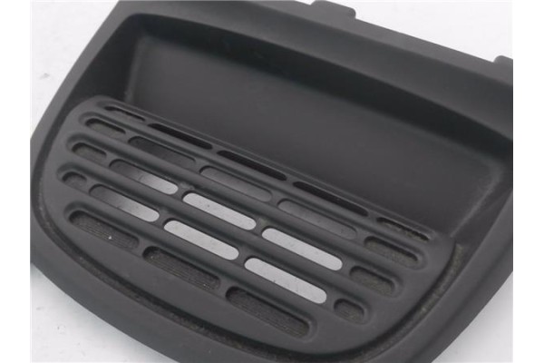 Recambio de rejilla entrada de aire para citroen c1 1.0 city edition referencia OEM IAM 554040H010 1389214X 