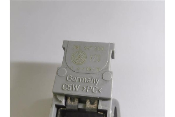 Recambio de luz interior techo para volkswagen polo v (6r1) 1.6 advance referencia OEM IAM 3B0947113  