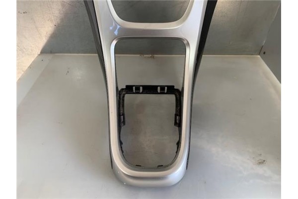 Recambio de consola para opel astra j berlina 5p 1.6 selective referencia OEM IAM 13349237 JCI340685796 