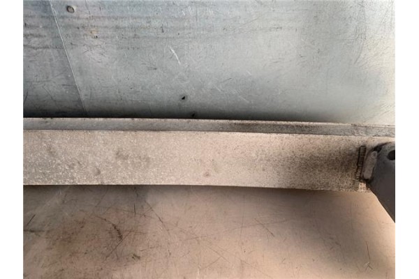 Recambio de refuerzo paragolpes para citroen c3 picasso 1.6 exclusive referencia OEM IAM 742246  