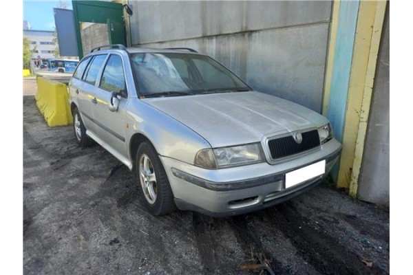 skoda octavia combi (1u5)(1998) del año 