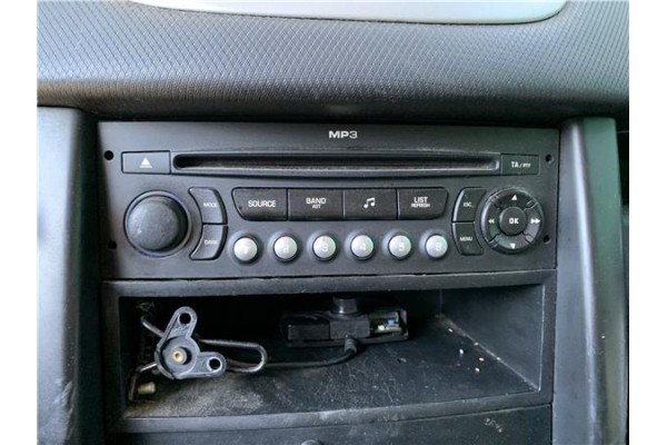 Recambio de autoradio para peugeot 207 1.4 referencia OEM IAM 6574LT 16077506XT 