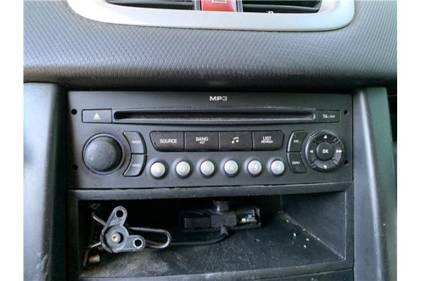 Recambio de autoradio para peugeot 207 1.4 referencia OEM IAM 6574LT 16077506XT 