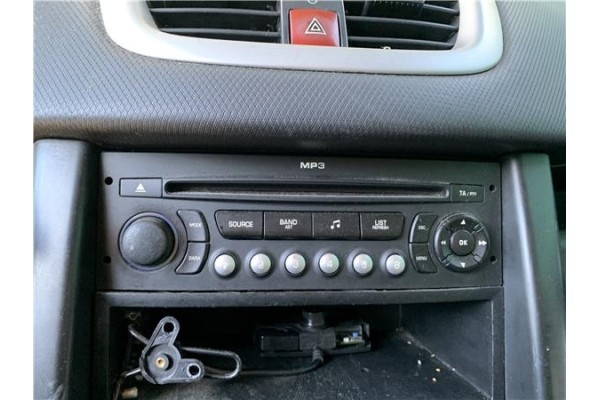 Recambio de autoradio para peugeot 207 1.4 referencia OEM IAM 6574LT 16077506XT 