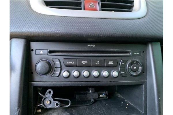 Recambio de autoradio para peugeot 207 1.4 referencia OEM IAM 6574LT 16077506XT 