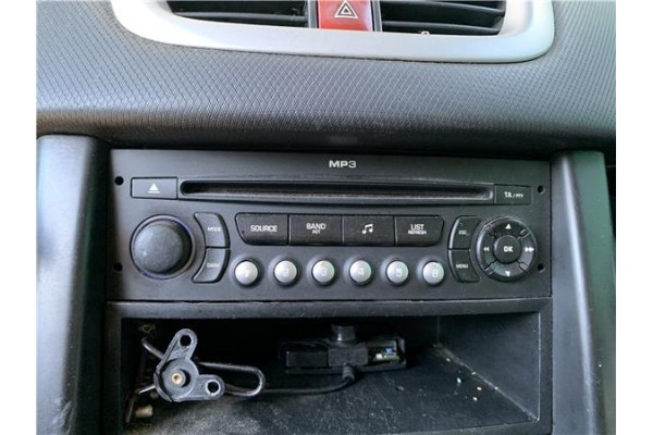 Recambio de autoradio para peugeot 207 1.4 referencia OEM IAM 6574LT 16077506XT 