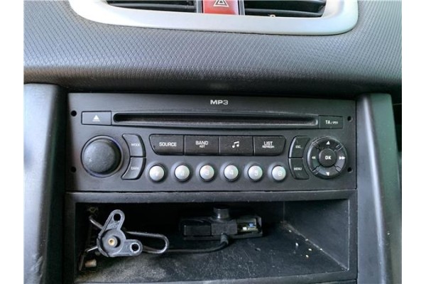 Recambio de autoradio para peugeot 207 1.4 referencia OEM IAM 6574LT 16077506XT 