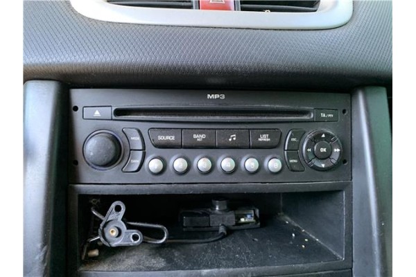 Recambio de autoradio para peugeot 207 1.4 referencia OEM IAM 6574LT 16077506XT 