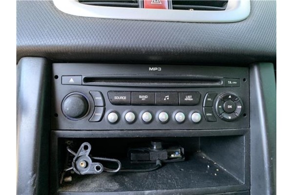 Recambio de autoradio para peugeot 207 1.4 referencia OEM IAM 6574LT 16077506XT 