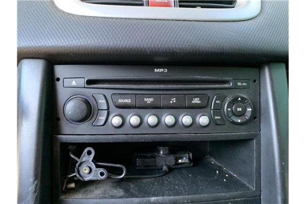 Recambio de autoradio para peugeot 207 1.4 referencia OEM IAM 6574LT 16077506XT 