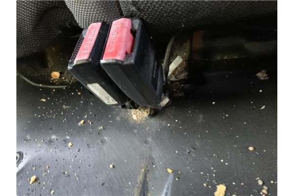 Recambio de anclaje cinturon trasero derecho para peugeot 207 1.4 referencia OEM IAM 9151739 8974TA 