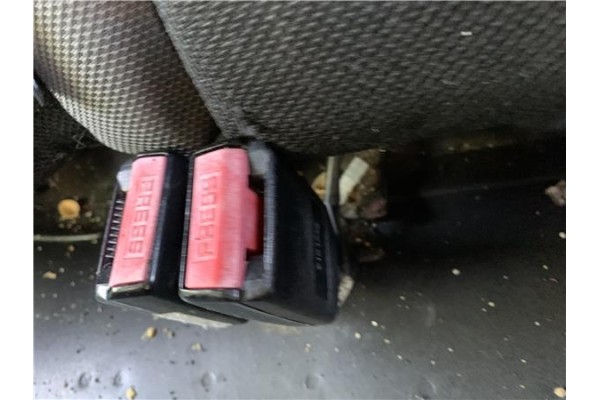 Recambio de anclaje cinturon trasero derecho para peugeot 207 1.4 referencia OEM IAM 9151739 8974TA 