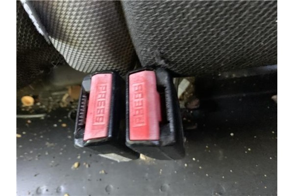 Recambio de anclaje cinturon trasero derecho para peugeot 207 1.4 referencia OEM IAM 9151739 8974TA 
