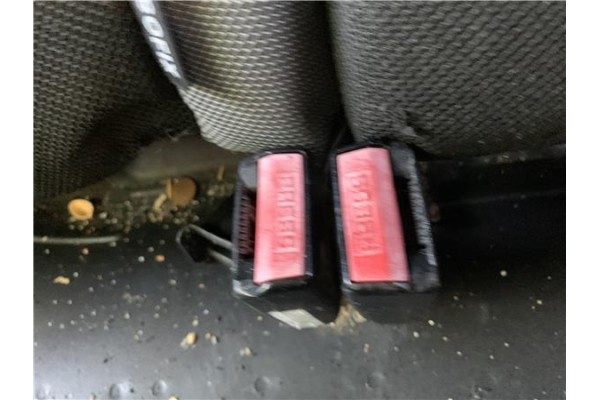 Recambio de anclaje cinturon trasero derecho para peugeot 207 1.4 referencia OEM IAM 9151739 8974TA 
