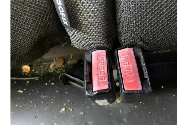 Recambio de anclaje cinturon trasero derecho para peugeot 207 1.4 referencia OEM IAM 9151739 8974TA 