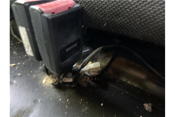 Recambio de anclaje cinturon trasero derecho para peugeot 207 1.4 referencia OEM IAM 9151739 8974TA 