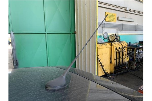 Recambio de antena electrica para peugeot 207 1.4 referencia OEM IAM 6561TS 6561W5 