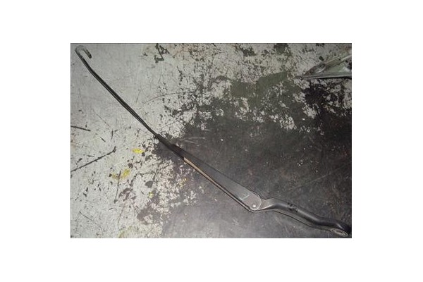 Recambio de brazo limpiaparabrisas delantero para peugeot 206 berlina (1998) 1.4 hdi eco 70 referencia OEM IAM   