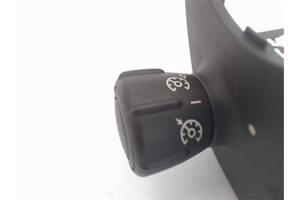 Recambio de mando de luces para renault scenic ii (jm) referencia OEM IAM 8200206738 61890007 