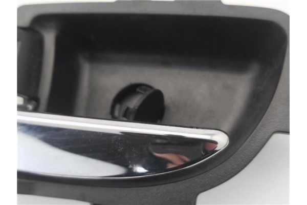 Recambio de manilla int. puerta trasero izquierda para citroen c1 1.0 city edition referencia OEM IAM 692060D271  
