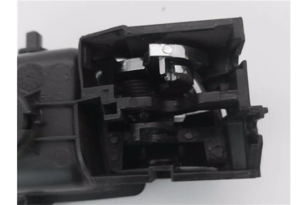 Recambio de manilla int. puerta trasero derecha para citroen c1 1.0 city edition referencia OEM IAM 692050D271 692050D201 
