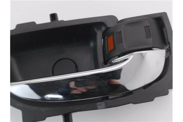 Recambio de manilla int. puerta trasero derecha para citroen c1 1.0 city edition referencia OEM IAM 692050D271 692050D201 