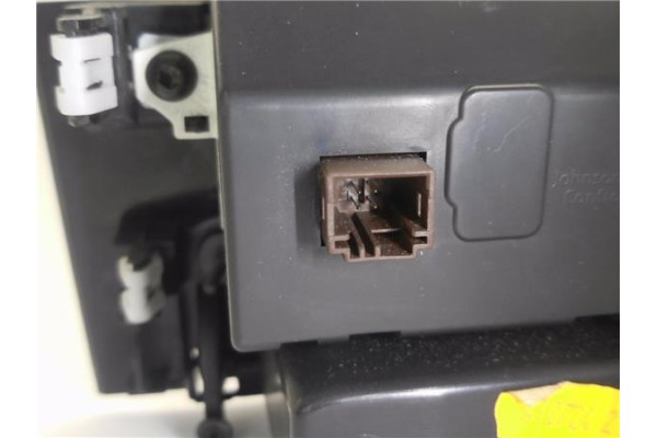 Recambio de pantalla para citroen c4 berlina 1.6 attraction referencia OEM IAM 9665334380  